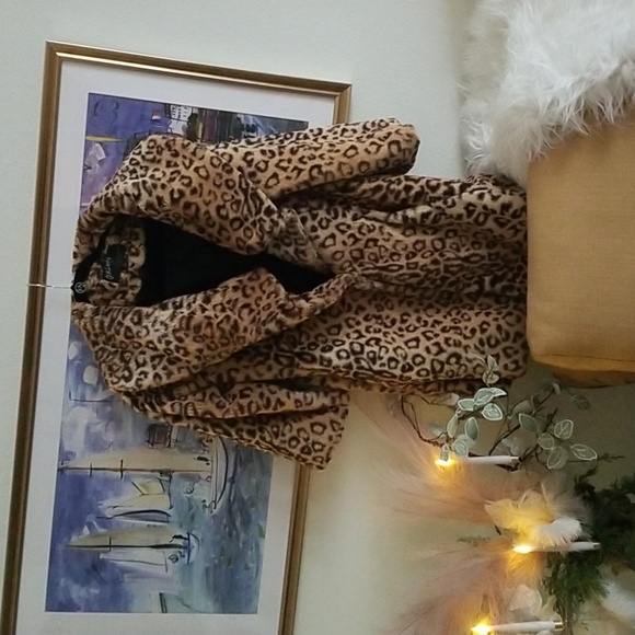 Oxford & Regant faux fur coat - Picture 2 of 9